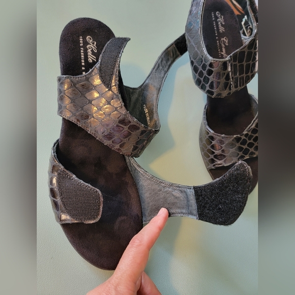 NWOB Helle Comfort Women's Velcro Strap Black  Faux Snake Skin Kitten Heel - 11 - Picture 5 of 9